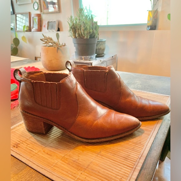Madewell Shoes - Madewell Chelsea Leather Booties